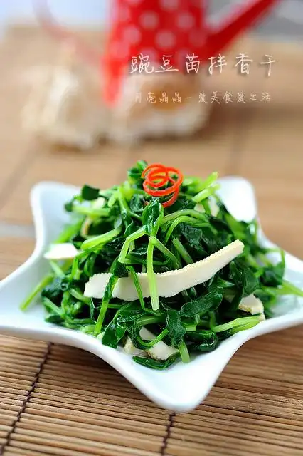 【月亮晶晶】品一口春天的鲜嫩--豌豆苗拌香干
