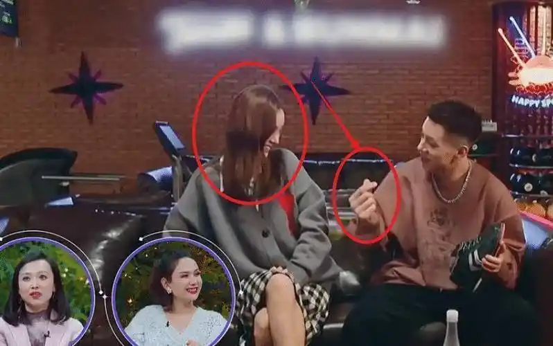 原创卡斯柏贴身撩金晨金爸明显不满意金晨的表情却暴露真实想法