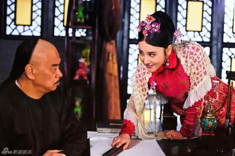 新浪娱乐讯《十月围城》已经播出过半,精彩的剧情深受观众喜爱.