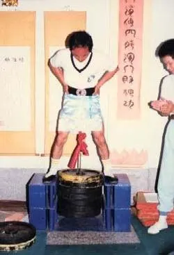 适合中老年男性练的九九铁裆神功(组图)