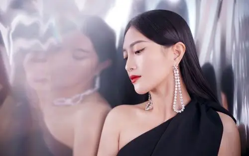 分享一组包文婧图片给大家,图中的明星图片壁纸会点缀你的电脑桌面