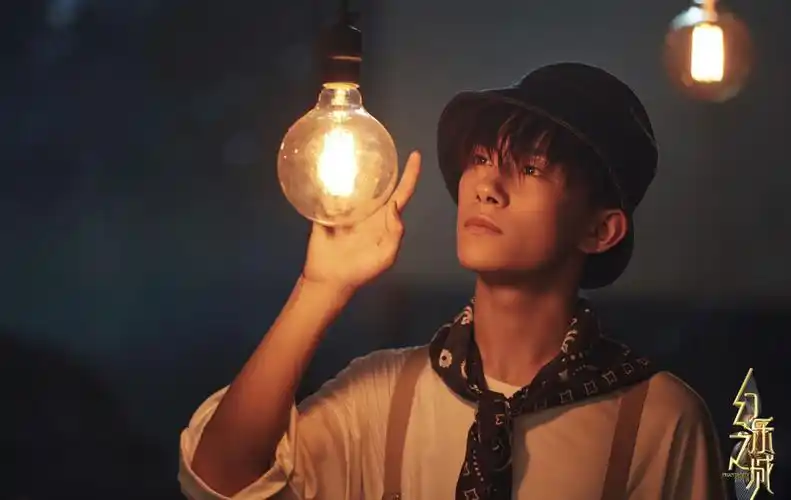 易烊千玺高清剧照-千纸鹤