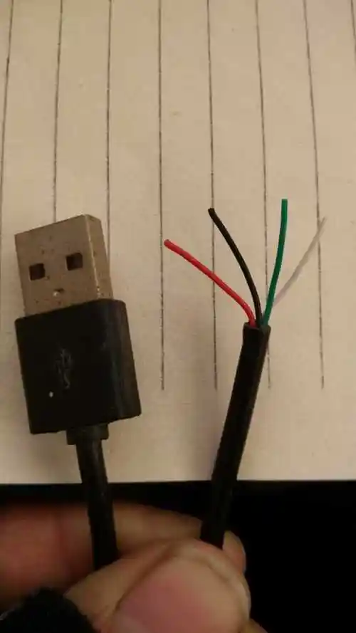 一,usb线一共四针,其中两针是数据线,两针是电源线包括接地