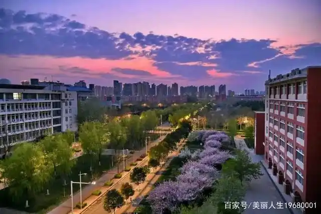 河南省最好的大学——郑州大学校园风光