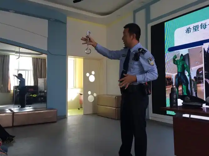 引起小朋友们尖叫的手铐