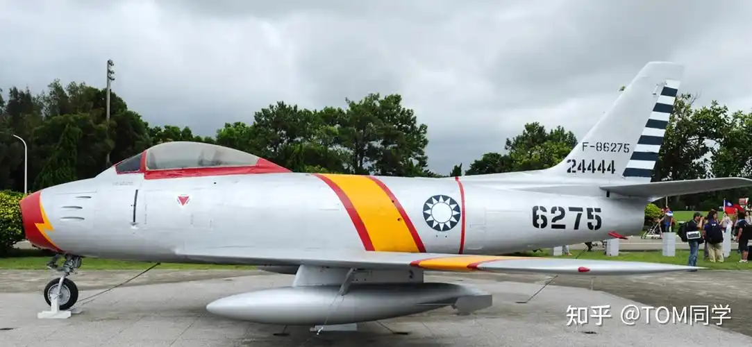 代之,变成正式的机号,有人称其为本军编号,与美军序号同时出现在飞机