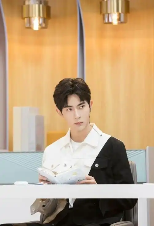 于朦胧的绯闻(于朦胧街边和女生举止亲密被拍)(5)