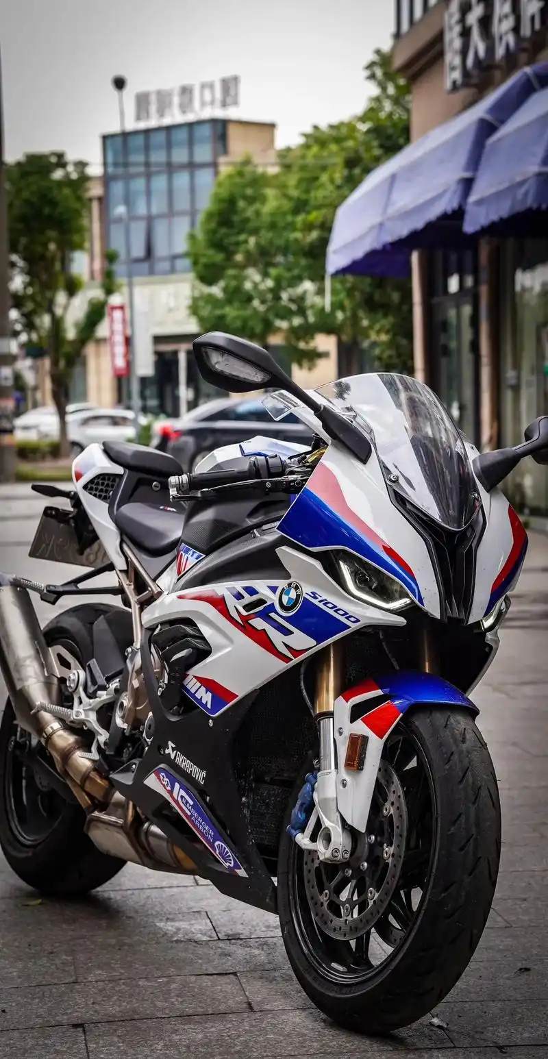 未来能给你买这辆车的兄弟.#宝马s1000rr #机车摄影 - 抖音