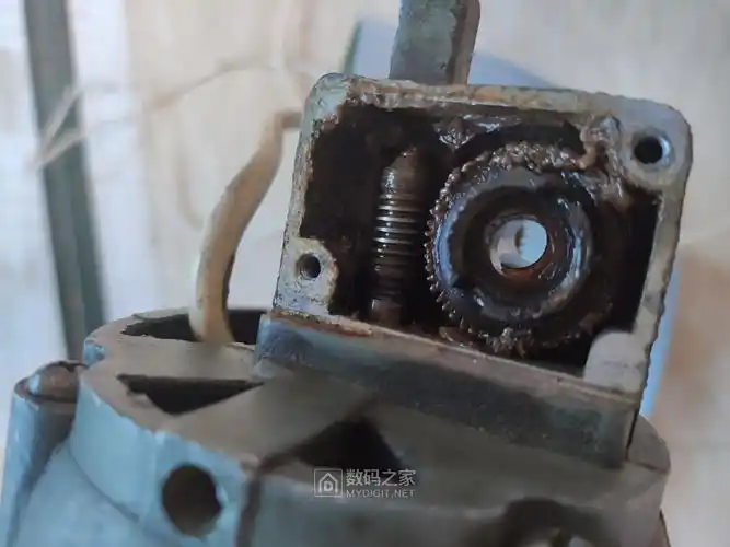 摇头机构里边构造