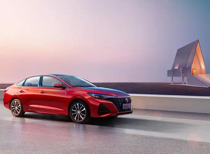 新款长安逸动plus正式上市:提供双前脸,7.29万元起售,全面优化