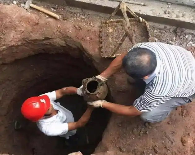 其实,钱镠的古墓被盗不止一