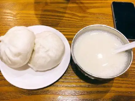 包子配豆浆