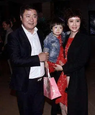 在那时便已崭露头角,很快受到了时任北影厂厂长韩三平的赏识和提拔