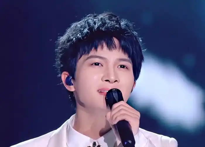 有没有周深超好看的照片无水印