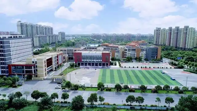 在建的 宝龙商业招商工作将陆续推进, 教育方面: 朱自清中学,文津中学