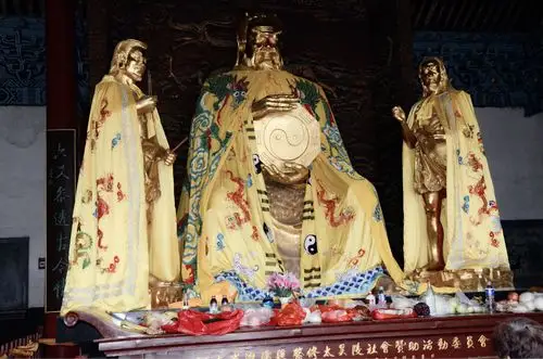 早上请了专业的导游带领大家一起游玩了历史悠久的淮阳羲皇故都太昊陵