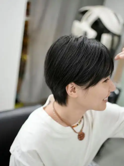 短发分享|菱形脸修剪97少年感短发91