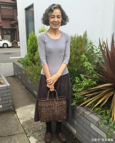 别再恐惧变老!74岁的精致奶奶告诉你,老了也依旧可以优雅美丽