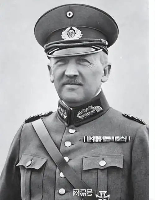 号称二战最帅的德国军装是谁设计的是希特勒萨沙问答第197集