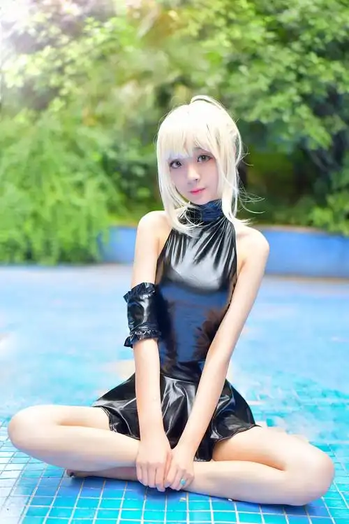 fate系列黑saber泳装cosplay