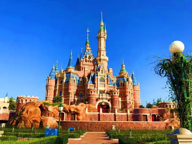 上海迪士尼顶不住舆论,对随身行李的检查行为向中国进行道歉._乐园