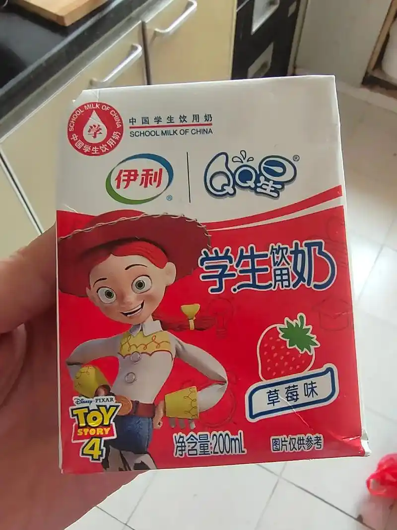 这样的学生奶,你们家的孩子都喝么?从一年级开始,就是放过期也 - 抖音