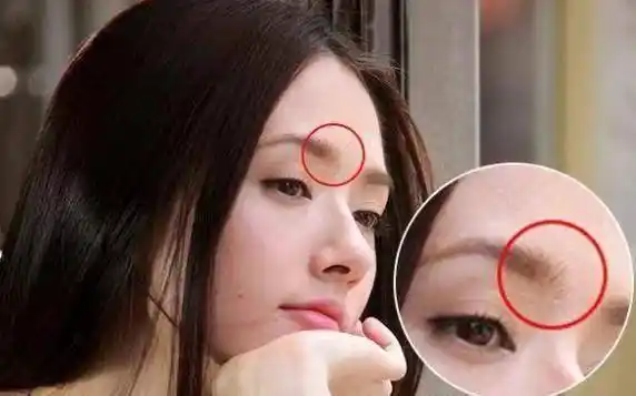 女人额头有龙骨面相_龙角_女性_眉毛