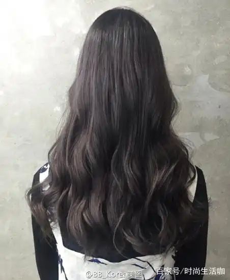 今年流行的大卷长发发型 气质女神更彰显时髦感