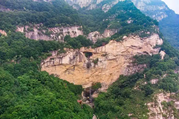 原创保定阜平天生桥瀑布群雄浑壮美这里是太行深处的香格里拉
