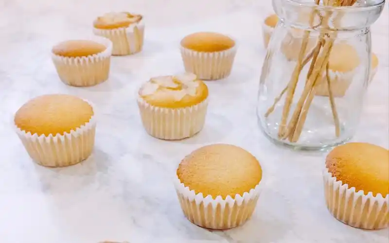 【黄油纸杯蛋糕】春节不出门系列2|超简单又好吃的小蛋糕 香甜可口你