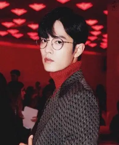 毕竟每个人的审美眼光是不一样的.你们觉得肖战油头造型还可吗?