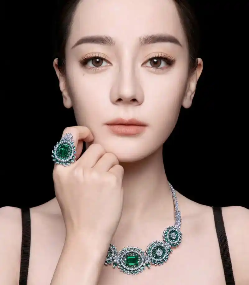 迪丽热巴真是娱乐圈的宠儿,这珠宝大片拍的真不错 #迪丽热巴珠宝