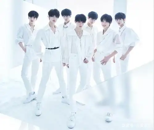 时代少年团"暗黑王子"写真:马嘉祺绅士,宋亚轩反差大