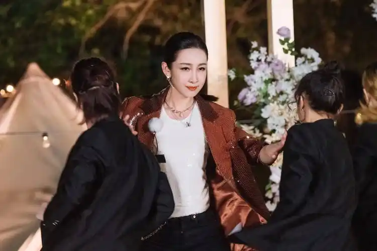 《妻子5》今日收官: 张馨月穿婚纱为林峯唱勇气 周捷再跳艺术体操