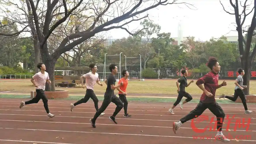 【新春走基层】冬训摩拳擦掌挥洒汗水 田径场上演绎