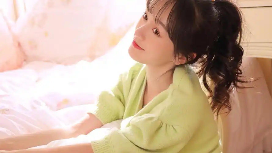 清纯甜美的小姐姐