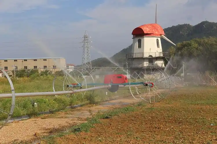 大型喷灌机 >gy滚移式喷灌机 技术参数: 移动管道直径 125mm 铝合金管