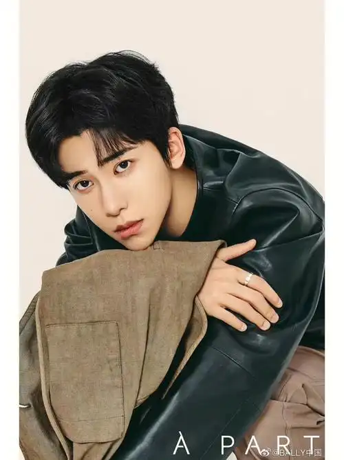 next成员@dzr_丁泽仁 全身#bally2022春夏系列 # 出镜时尚大片.