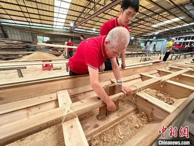 "三水李保安造"是珠三角地区龙舟制造界大名鼎鼎的"金字招牌".