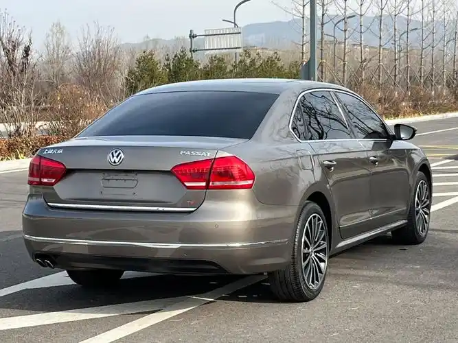 大众 帕萨特  2015款 1.8tsi dsg御尊版图片