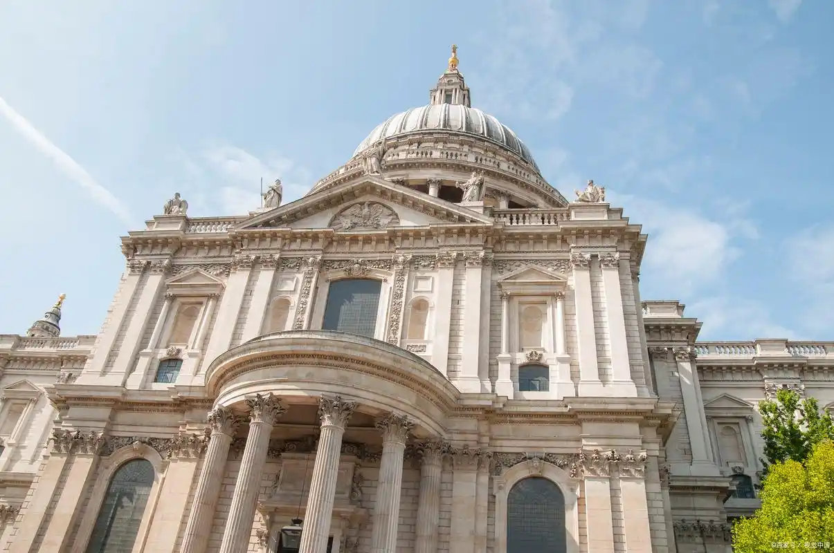 洛可可式建筑的特点是什么?从3个点进行简单分析