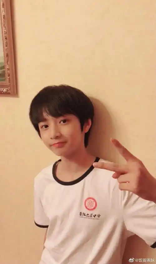 史上最帅中学生刘耀文即将进阶已经有高中校草的感觉了!