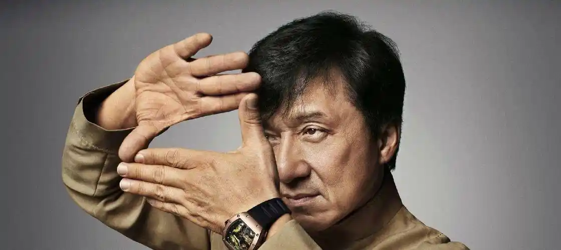 成龙的实战能力到底怎么样,能否战胜烧烤店的九个流氓_李小龙_动作