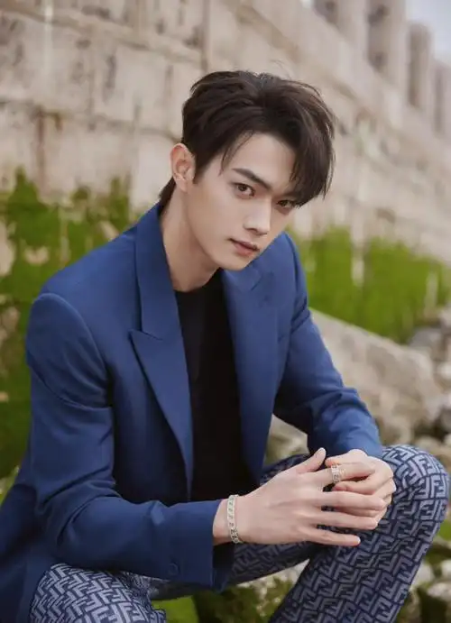 许凯fendi熟男雅痞风