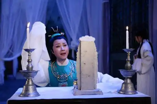 越剧宝玉哭灵剧照哪里可以下载呀?