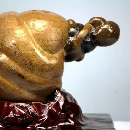 石馆 旺佳奇石  牛藏品名称:牛 石种:卡通石 产地:青海 大小:21*23