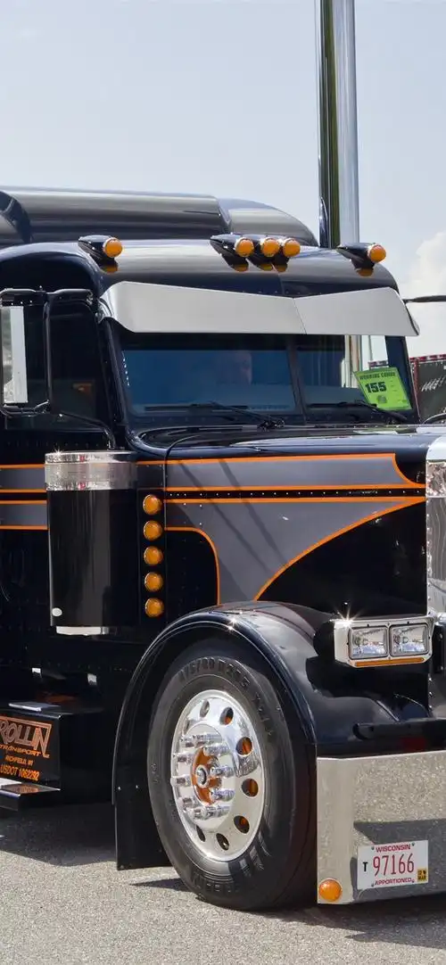 黑色卡车 iphone 壁纸