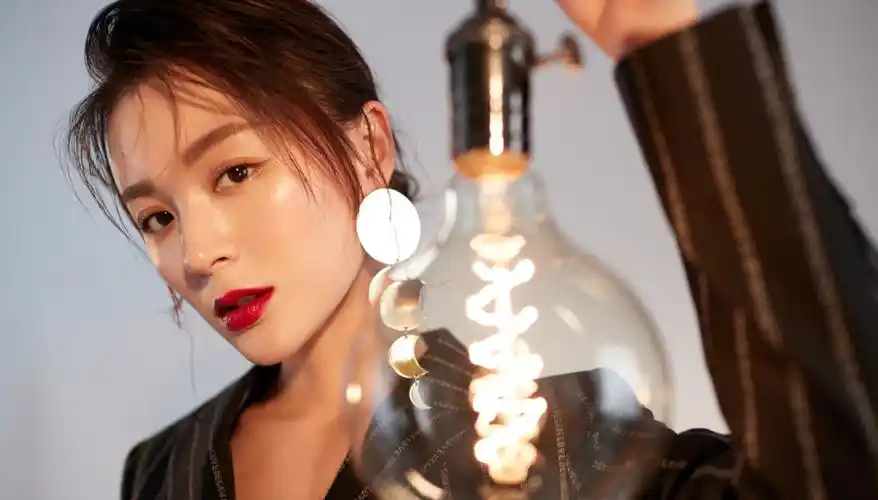 毛林林性感妩媚写真图片