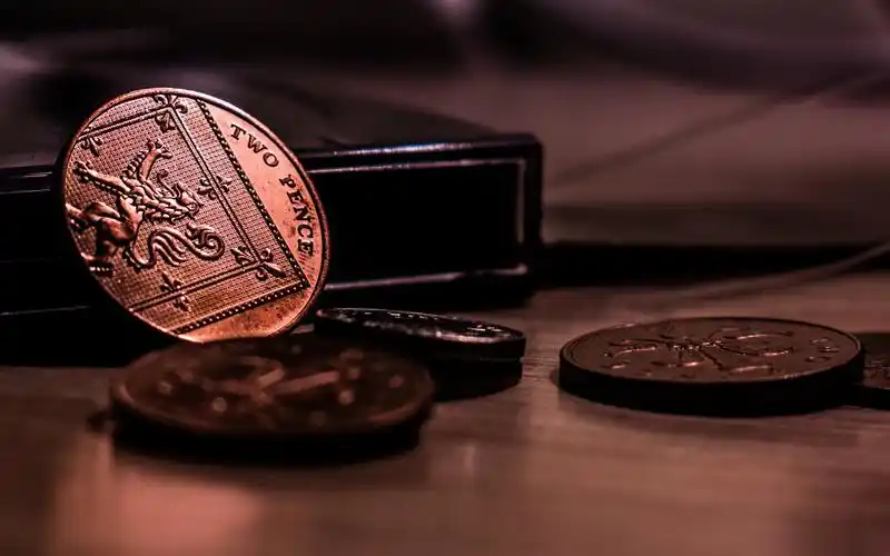 描述: 硬币钱弱光-微距照片高清壁纸 当前壁纸尺寸: 2560 x 1600