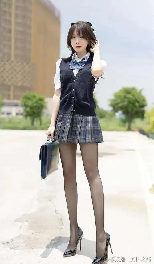 职业装jk制服连衣裙搭配各色丝袜高跟的小姐姐各有千秋